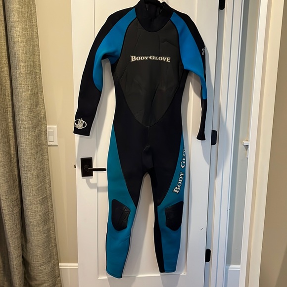Body Glove Jammer Metalite Mens’s M/L full length wet suit.